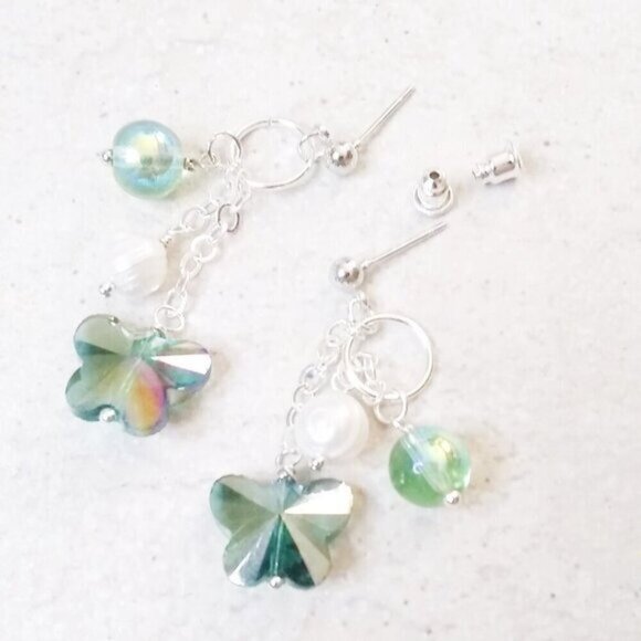 Flashy Teal Green Butterfly + Genuine Pearls! Handmade Cluster Dangle Earrings - Picture 3 of 6
